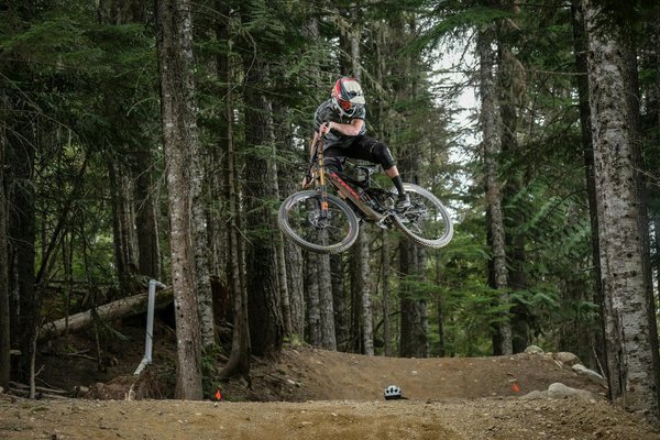 Comment utiliser les techniques de visualisation en Karate pour améliorer la précision des coups?